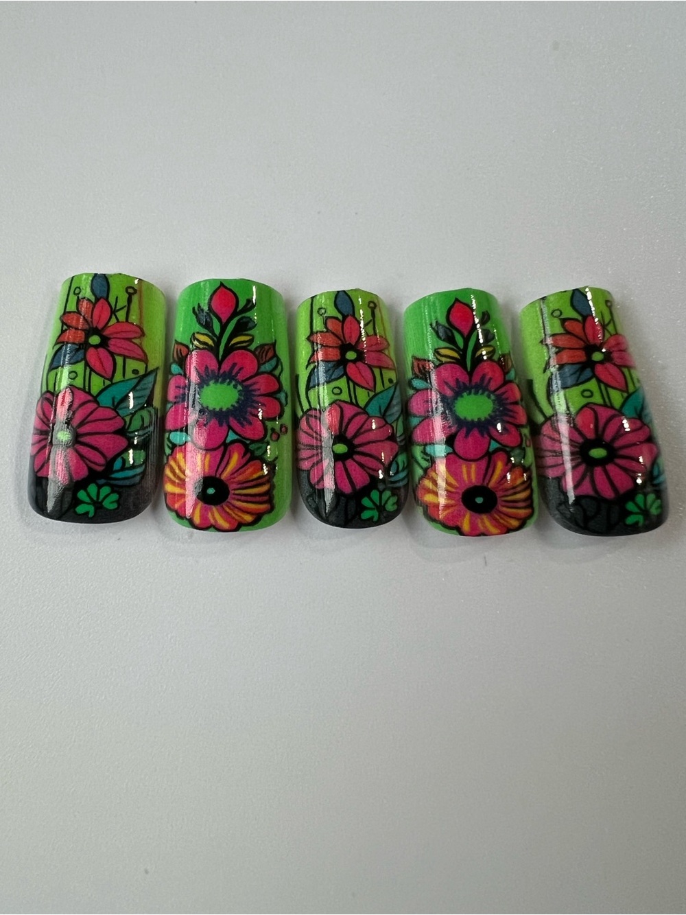 Bright Floral Press-On Nail Set in Lime Green and Hot Pink